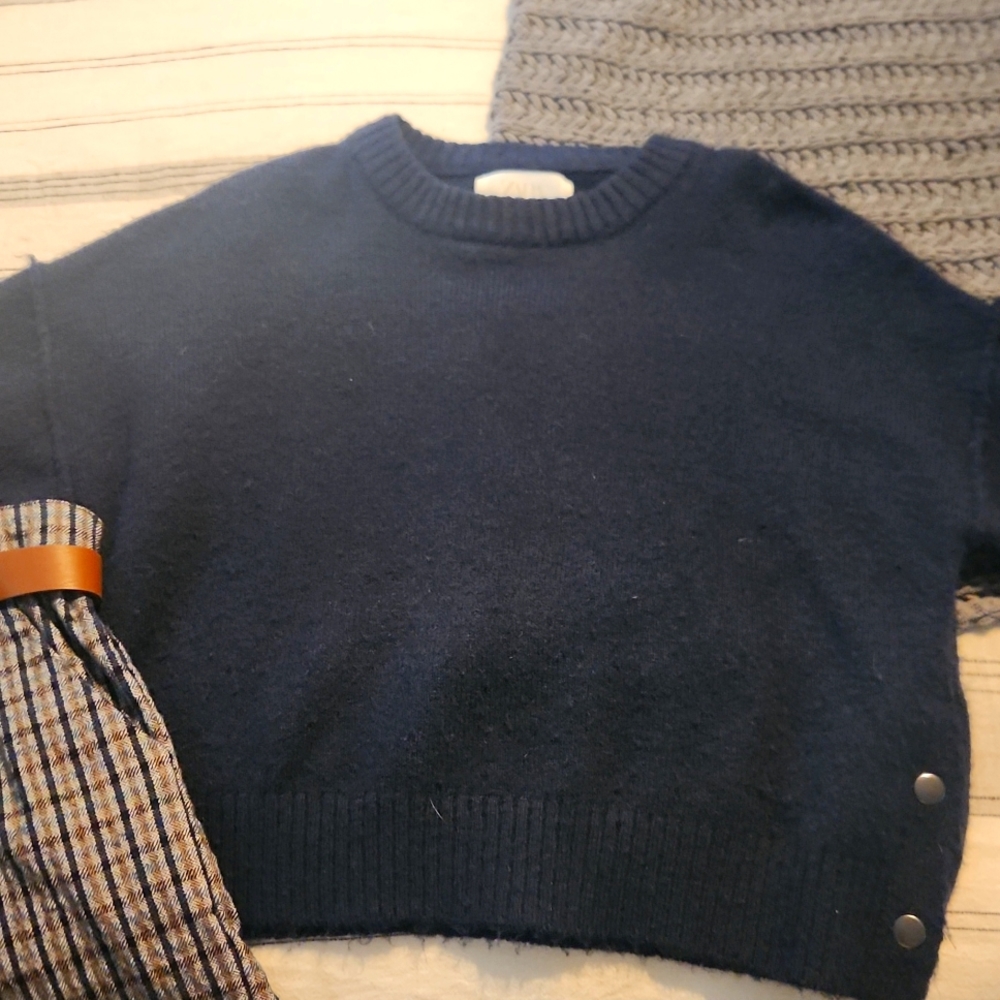Zara girls Blue sweater with plaid shorts. Sweater is a size 9 and shorts are 10